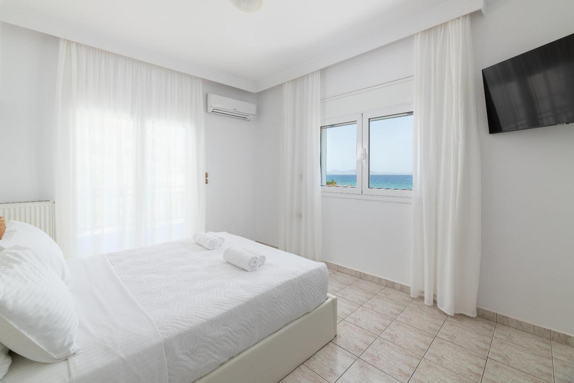 White&Blue Luxury Suites Ialysos  Bagian luar foto